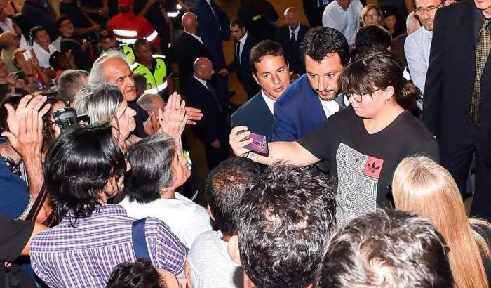 Così la sinistra muta è stata surclassata del governo reazionario dei selfie