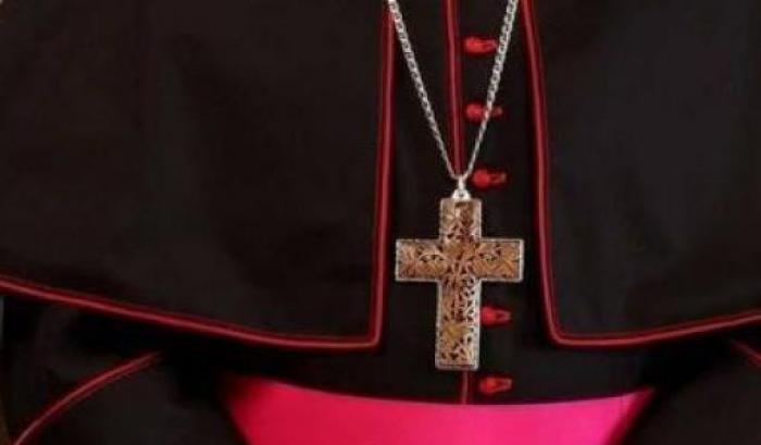 L'ex vescovo in pensione si barrica nella diocesi: non vuole far entrare il suo successore