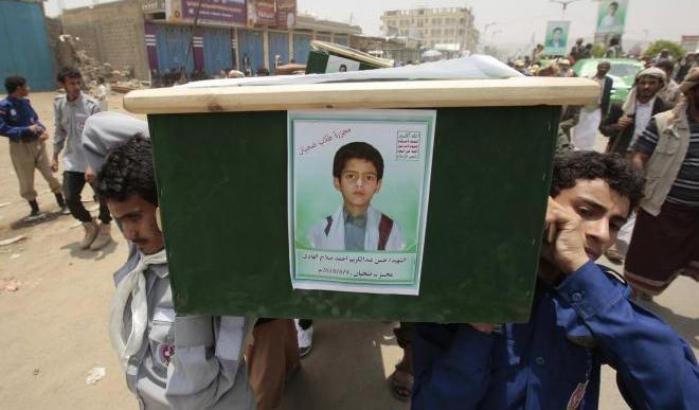 I funerali di bambini uccisi nello Yemen