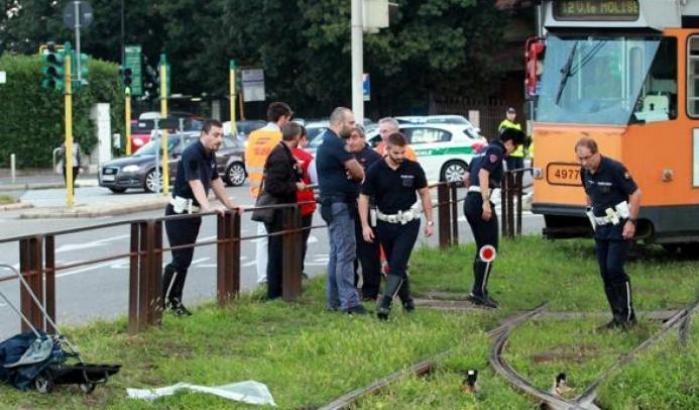 Milano, uomo muore "arrotato dal tram": sotto choc il conducente