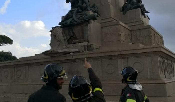 Un fulmine colpisce la statua di Garibaldi al Gianicolo: tanta paura