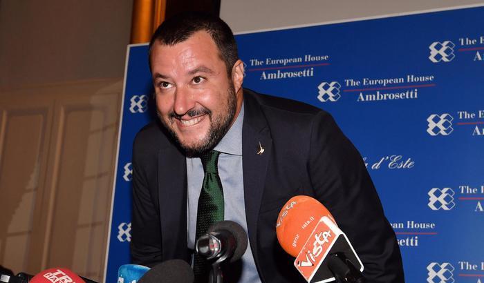 Salvini fa una giravolta dopo il delirio di ieri: 'Nessun golpe giudiziario. Farò il ministro 5 anni"
