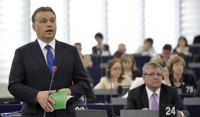 Violazioni dello stato di diritto: (l'amico di Salvini) Orban si difende a Strasburgo