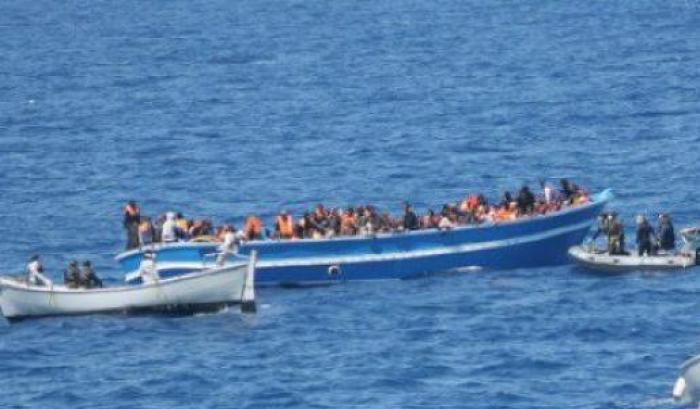 L'immagine di un barcone di migranti