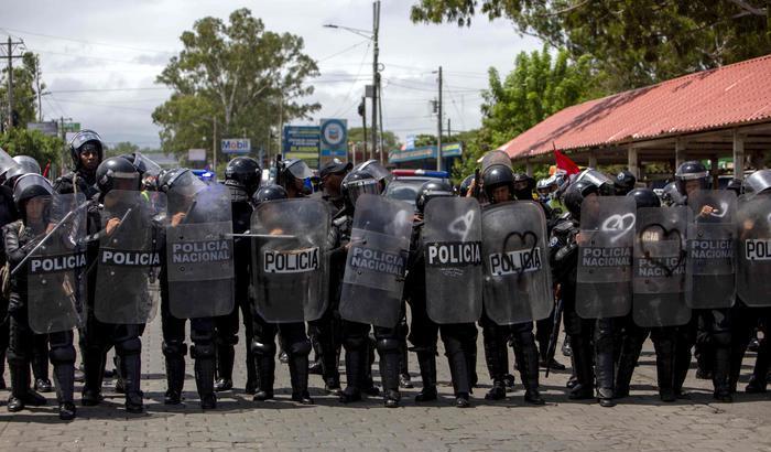 Disordini in Nicaragua: un adolescente ucciso dalla polizia mentre sfilava nel corteo