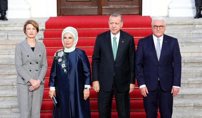 Recep Tayyip Erdogan e la sua consorte sono stati accolti a Berlino, nella dimora presidenziale di Bellevue