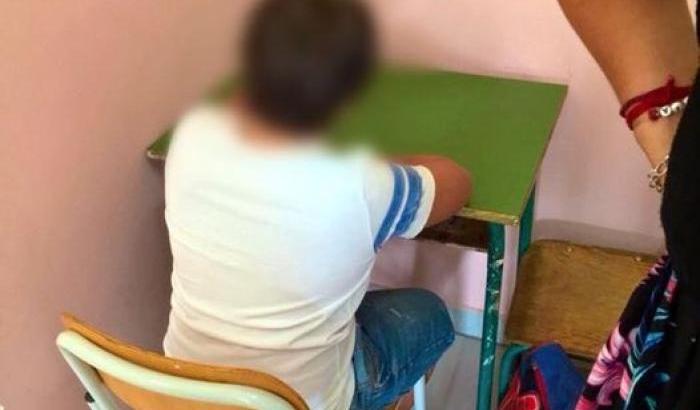 Metodi educativi scioccanti in una scuola del crotonese, bimbo disabile tenuto faccia al muro