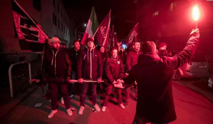 Brescia, rissa tra un Centro Sociale e fascisti di Forza Nuova