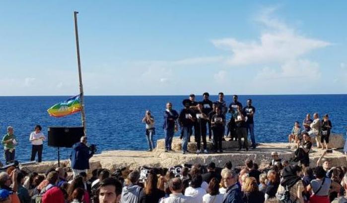 A Lampedusa la marcia per ricordare i 368 morti in del 2013: il governo non c'è