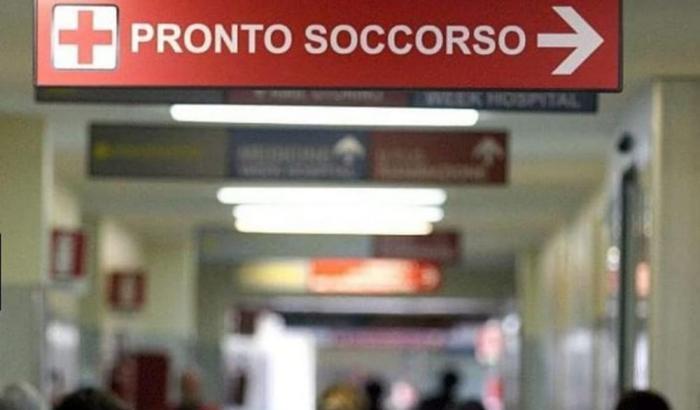 Si rifiuta di curare un immigrato irregolare e Salvini difende il medico: "ha fatto bene"