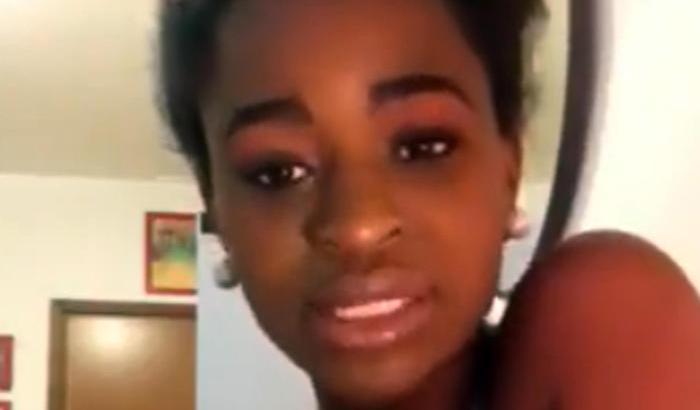 "Sei nera, potresti fare schifo ai clienti": la denuncia di Judith, scartata al colloquio per razzismo