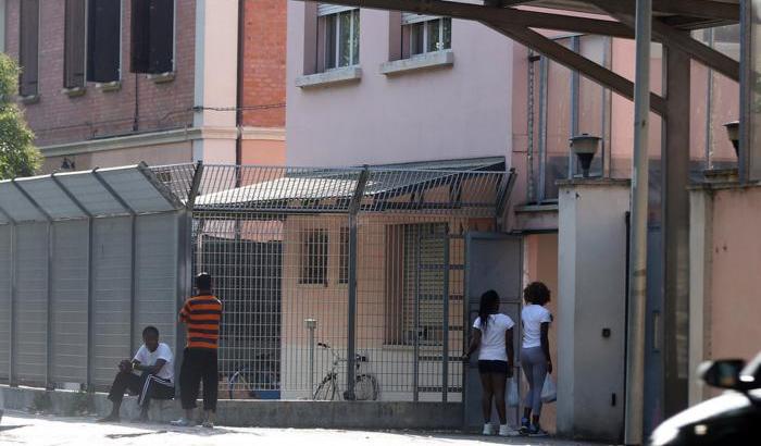 Spedizioni punitive a sfondo razziale: tre indagati a Piacenza