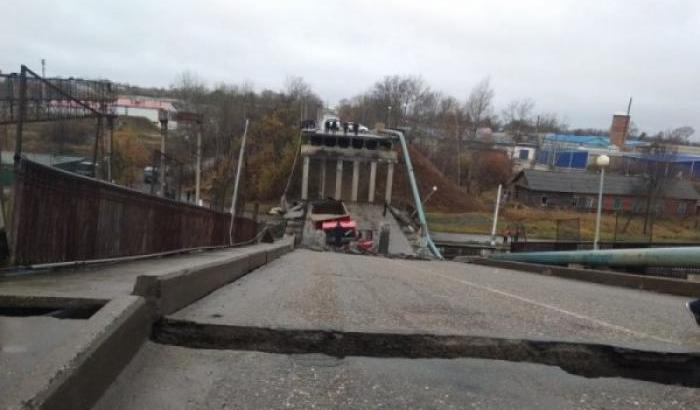 Il ponte crollato sulla Transiberiana