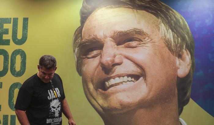 Il Brasile verso il ballottaggio: il fascista Bolsonaro al 58% nei sondaggi