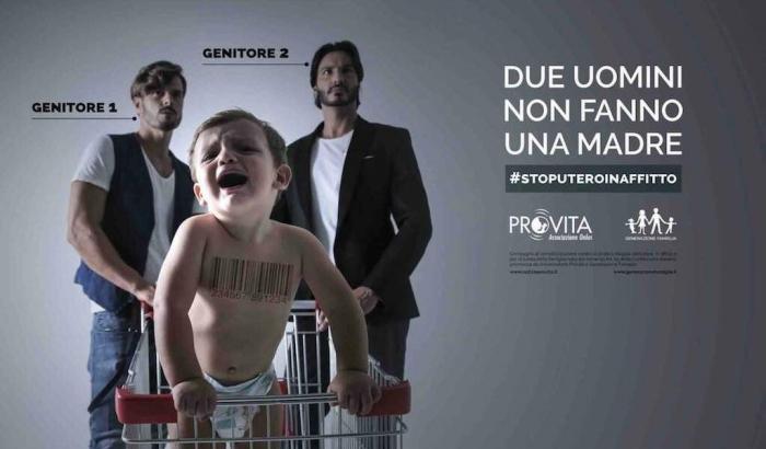Quanto fa schifo il cartellone omofobo di ProVita apparso a Roma