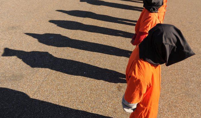 Il lager di Guantanamo resterà aperto per altri 25 anni: Trump cancella la decisione di Obama