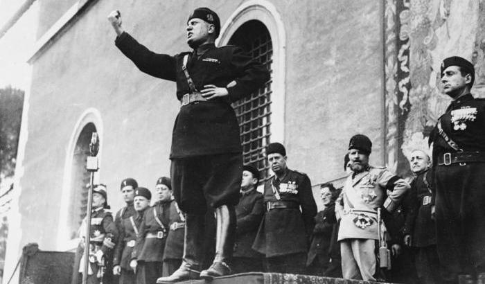 L'Anpi alla Mussolini: suo nonno era un criminale si rassegni