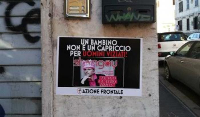 Roma tra degrado e omofobia: spuntano altri cartelli antigay