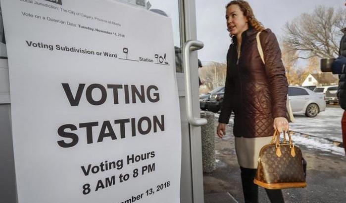 Uno dei seggi del referendum di Calgary