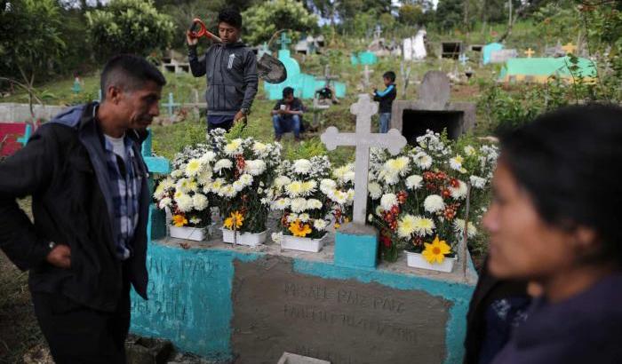 La tomba di Misael Paiz, migrante del Guatemala morto in Arizona