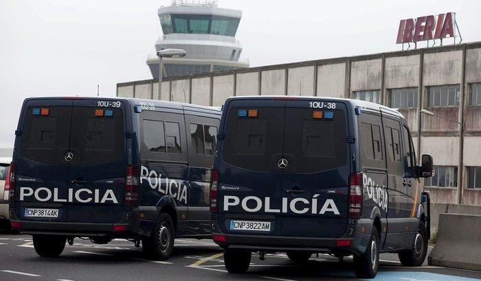 In viaggio a Tenerife per sfregiare l'ex con l'acido: arrestato un italiano