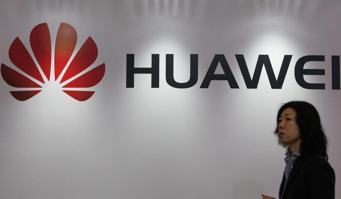 Il delirio Usa contro Huawei: "Non usate i loro telefono, rischi per la cybersicurezza"