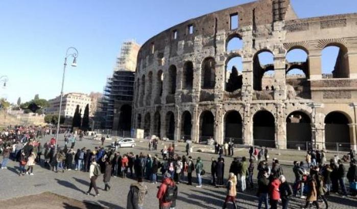 Un'immagine del Colosseo a Roma