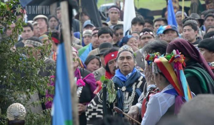 Leader mapuche ucciso, omicidio di Stato. Il sergente arrestato lancia accuse: costretti a mentire