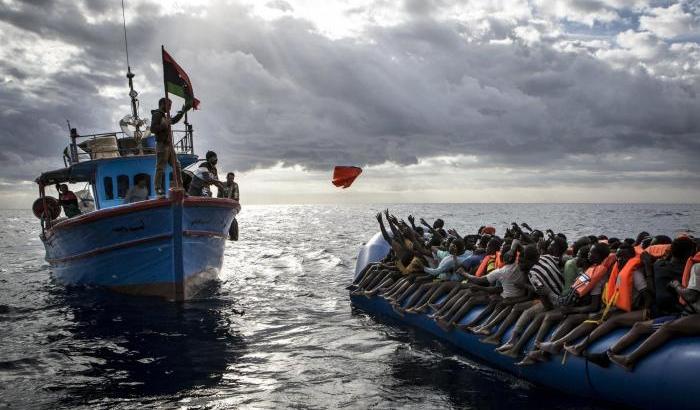 Quindici naufraghi muoiono al largo della Libia dopo un'agonia di 11 giorni senza bere