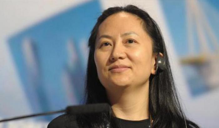 Altro che pace, gli Usa arrestano la direttrice finanziaria di Huawei: la Cina chiede il rilascio