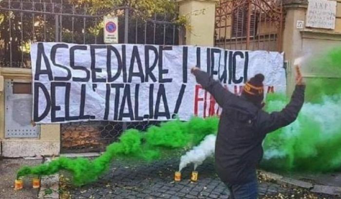 L'Anpi: i fascisti di Forza Nuova hanno assediato i cancelli della sede di Roma