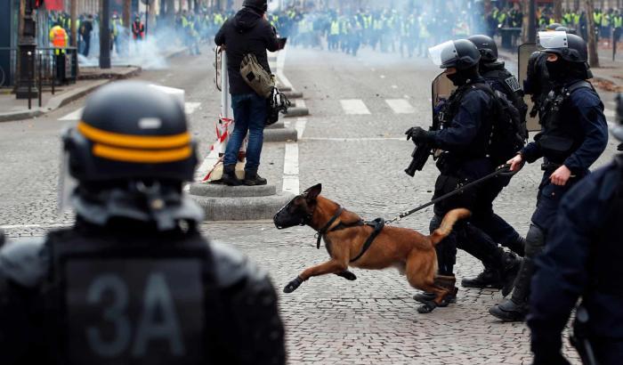 La polizia contro i gilet gialli