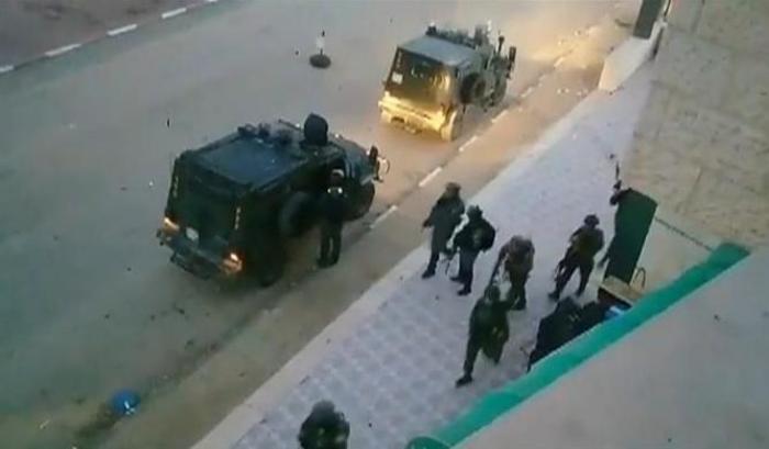 L'esercito israeliano irrompe nella sede dell’agenzia giornalistica Wafa
