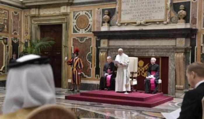 Papa Francesco: "accogliere i migranti è una responsabilità morale"