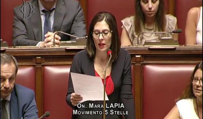 La deputata M5s Mara Lapia aggredita a Nuoro: costole rotte