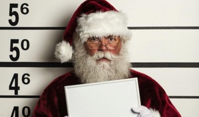 Non riceve i regali chiesti nella lettera, un bambino di nove anni denuncia Babbo Natale