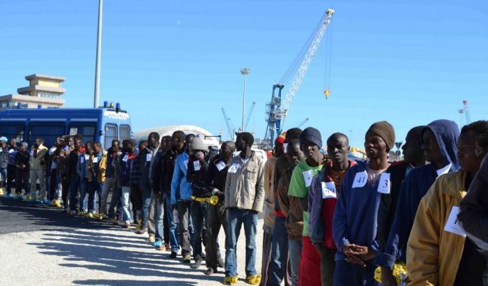 Trapani, sbarco nella notte di 42 migranti salvati a largo di Pantelleria