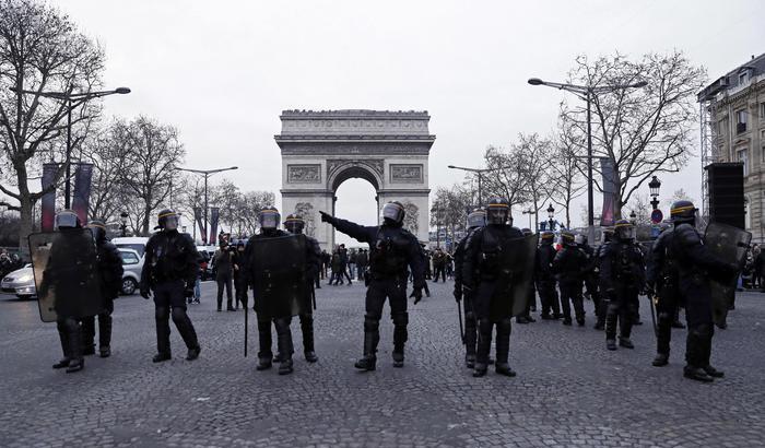 Arrestato a Parigi un leader dei gilet gialli