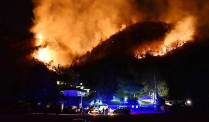 Fiamme nel Varese, incendio sul monte Martica: bruciati 100 ettari di bosco