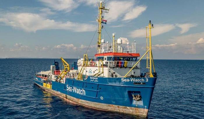 Partita una missione per portare aiuti ai migranti bloccati da due settimane sulla Sea Watch
