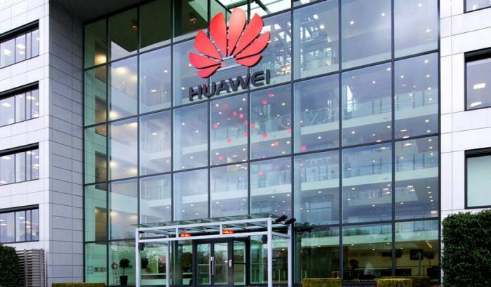 Mandano gli auguri da iPhone, puniti due dipendenti Huawei