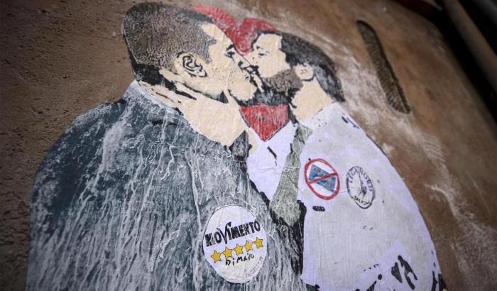 Il murale di Salvini e Di Maio