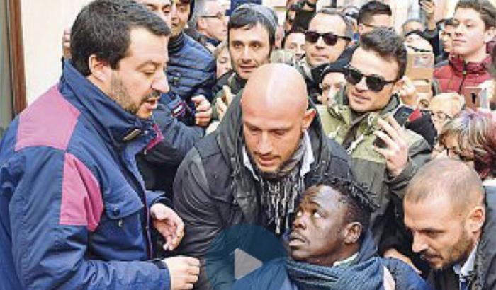 Salvini e l'ambulante cacciato