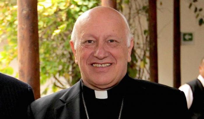 Pedofilia, revocata la nazionalità cilena al vescovo di Santiago: è l'italiano Ricardo Ezzati