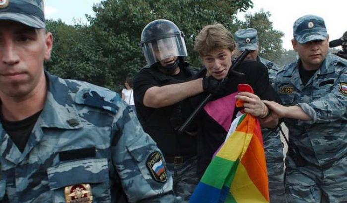La repressione degli omosessuali continua in Cecenia: 40 uomini arrestati, 2 torturati a morte