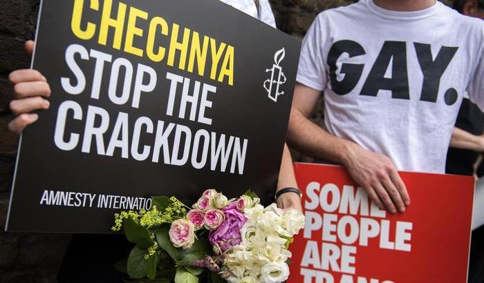 La Cecenia nega gli omicidi dei gay ma i suoi ministri strillano: non seminate la sodomia nella nostra terra