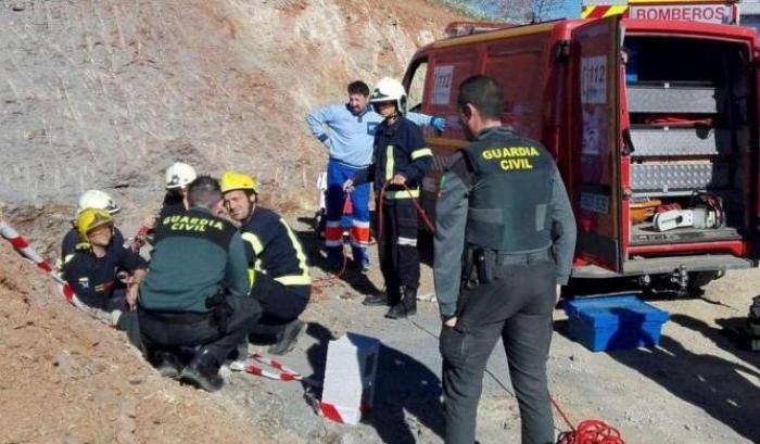 Corsa contro il tempo per salvare il piccolo Julen: è da cinque giorni in fondo a un pozzo