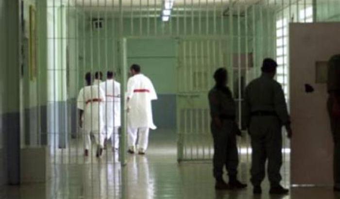 L'italiano detenuto ad Abu Dhabi lancia un disperato appello: "Umiliato e torturato, sto morendo"