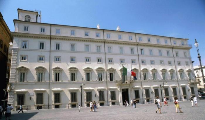 Centralinista di Palazzo Chigi rinviato a giudizio per aver ricattato i colleghi infedeli