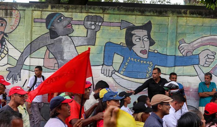 Guaidò si appella al popolo: scendete in piazza a protestare contro Maduro